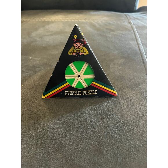Vintage 1981 Tomy Pyraminx Pyramid Puzzle Triangle-NIB - Picture 1 of 3